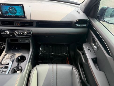 Used 2025 Honda Pilot TrailSport image 30