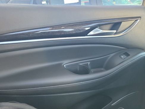 Used 2021 Buick Enclave Avenir w/ Avenir Technology Package AWD/4WD image 9