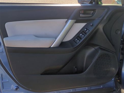 Used 2015 Subaru Forester 2.5i Premium image 11