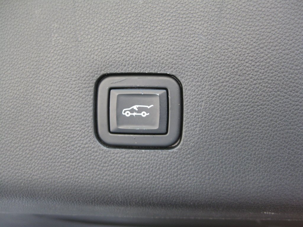 Used 2021 Chevrolet Traverse LT FWD image 28