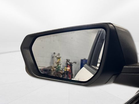 Used 2021 Chevrolet Equinox LS image 14