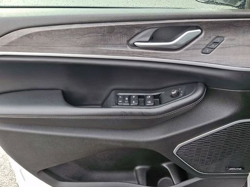 Used 2024 Jeep Grand Cherokee Limited 4xe image 12