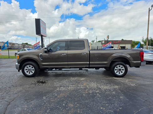 Used 2017 Ford F250 Lariat w/ Chrome Package image 21