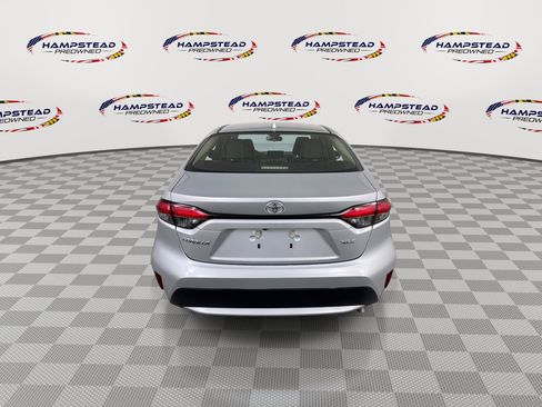 Used 2020 Toyota Corolla XLE image 7