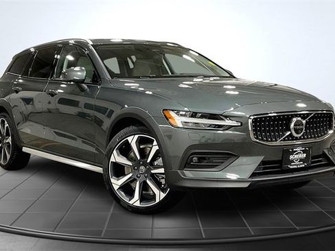 New 2026 Volvo V60 B5 Cross Country Ultra w/ Climate Package image 3