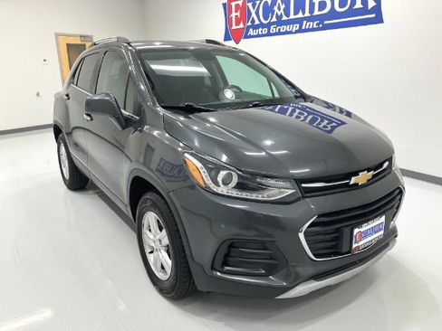 Used 2018 Chevrolet Trax LT w/ LT Convenience Package image 4