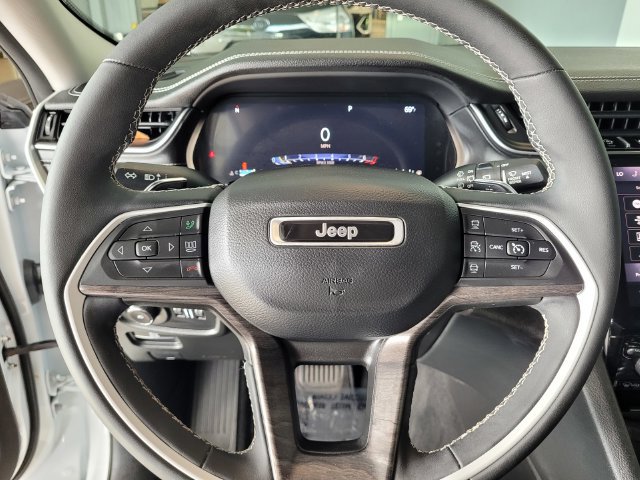 Used 2023 Jeep Grand Cherokee L Limited w/ Luxury Tech Group II AWD/4WD image 23