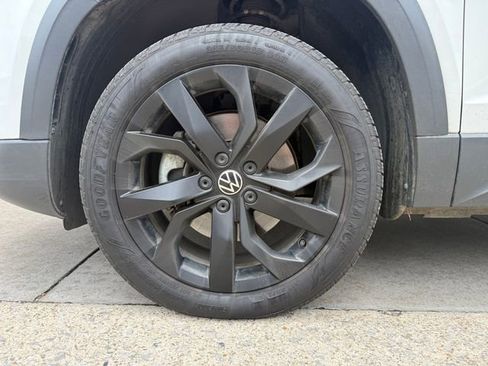 Used 2022 Volkswagen Taos SE FWD image 15