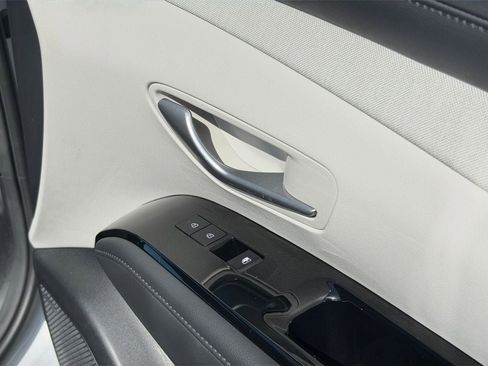Used 2025 Hyundai Tucson Limited AWD/4WD image 25