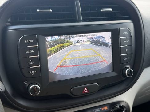 Used 2020 Kia Soul LX FWD image 23