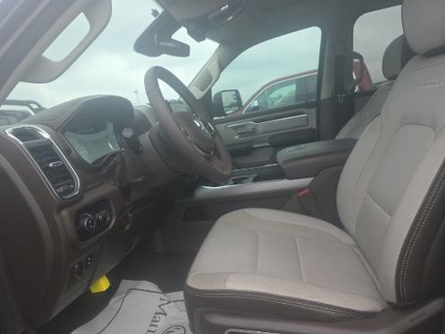 Used 2025 RAM 1500 Laramie AWD/4WD image 9