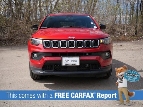 Used 2025 Jeep Compass Latitude w/ Sun & Sound Group AWD/4WD image 2