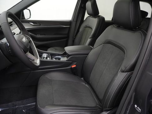 New 2026 Jeep Grand Cherokee Altitude AWD/4WD image 15