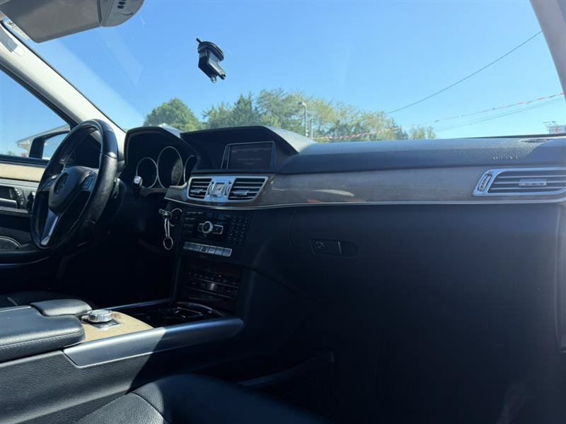Used 2014 Mercedes-Benz E 250 BlueTEC 4MATIC Sedan image 25