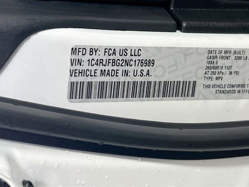 Used 2022 Jeep Grand Cherokee Limited image 31