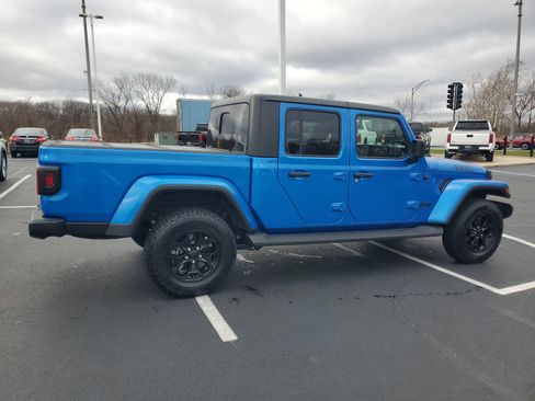 Used 2022 Jeep Gladiator Willys image 5