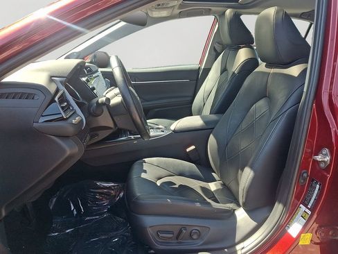 Used 2019 Toyota Camry XLE w/ Driver Assist Package FWD image 14