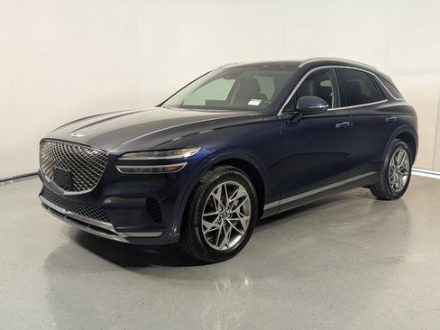 Used 2025 Genesis GV70 2.5T AWD/4WD image 3