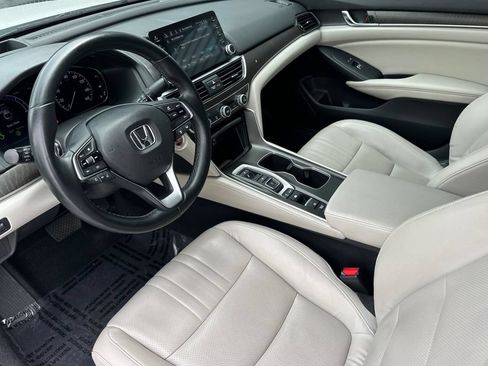 Used 2018 Honda Accord Touring image 9