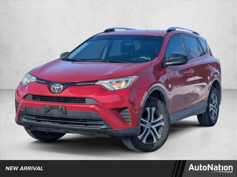 Used 2016 Toyota RAV4 LE image 1
