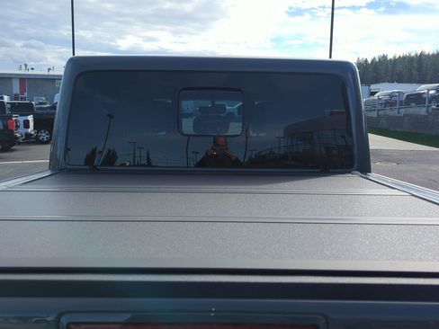 Used 2022 Jeep Gladiator Overland image 9