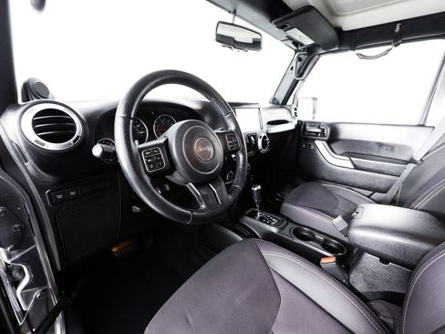 Used 2014 Jeep Wrangler Unlimited Rubicon w/ Dual Top Group AWD/4WD image 22