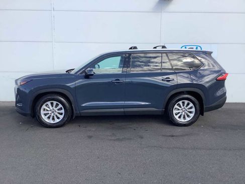 Used 2024 Toyota Grand Highlander AWD image 3