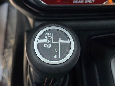 Used 2021 Jeep Wrangler Unlimited Rubicon w/ Dual Top Group AWD/4WD image 47