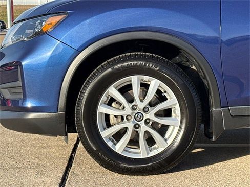 Used 2017 Nissan Rogue SV image 6