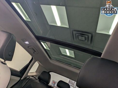 Used 2025 Volkswagen Taos SE w/ Panoramic Sunroof Package image 22