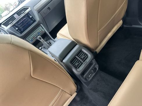 Used 2023 Volkswagen Tiguan SE w/ Panoramic Sunroof Package FWD image 24