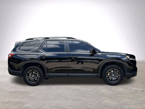 Used 2025 Honda Pilot TrailSport image 10