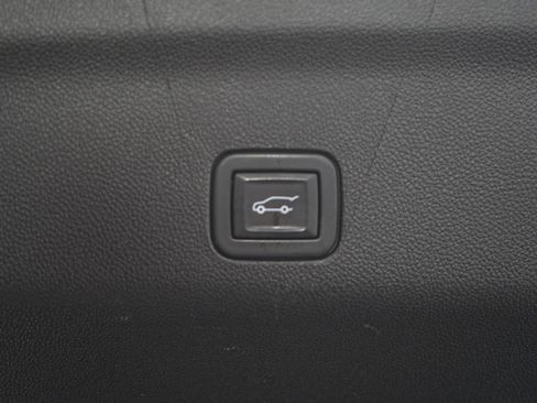 Used 2021 Chevrolet Tahoe Z71 image 12