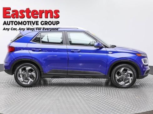 Used 2024 Hyundai Venue Limited image 4