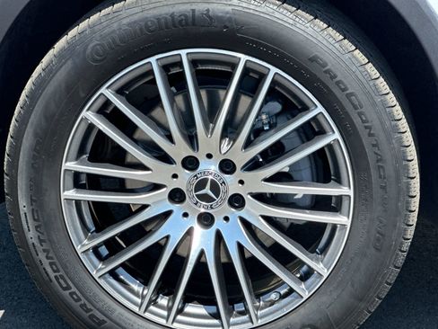 Certified 2025 Mercedes-Benz GLC 300 image 31