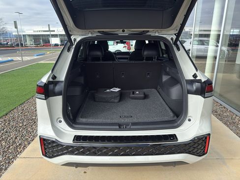 New 2026 Volkswagen Tiguan SE R-Line image 16