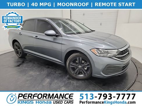 Used 2024 Volkswagen Jetta SE FWD image 1