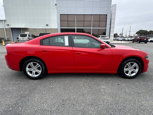 Used 2022 Dodge Charger SXT image 2