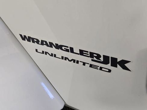 Used 2018 Jeep Wrangler Unlimited Sahara w/ Dual Top Group image 27