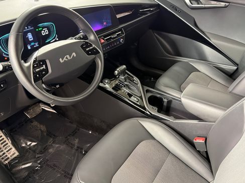 Used 2023 Kia Niro EX Touring FWD image 9