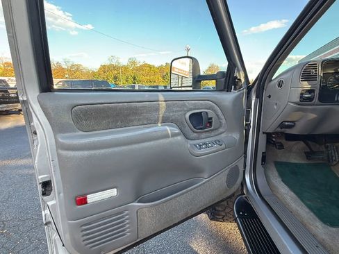 Used 1997 GMC Suburban 2500 w/ Marketing Opt Pkg 3 AWD/4WD image 9