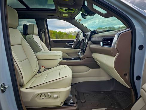 New 2026 GMC Yukon XL Denali w/ Denali Reserve Package AWD/4WD image 49