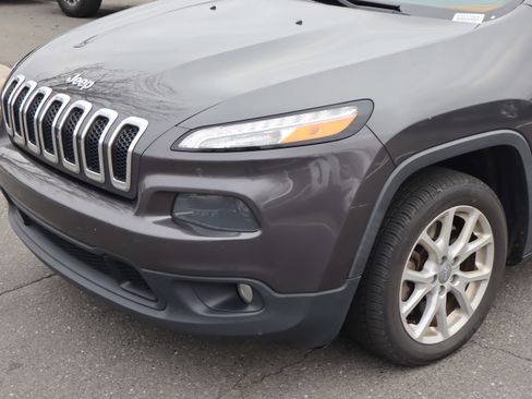 Used 2015 Jeep Cherokee Latitude w/ Cold Weather Group image 6