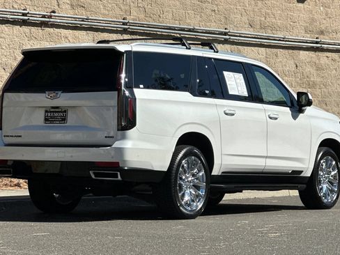 Used 2023 Cadillac Escalade ESV Premium Luxury w/ LPO, Radiant Package AWD/4WD image 3