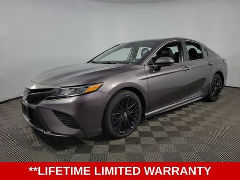 Used 2020 Toyota Camry SE image 3