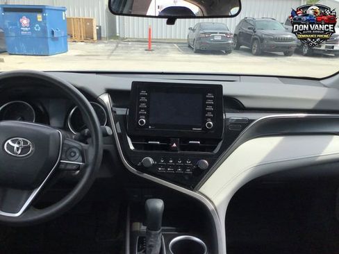 Used 2021 Toyota Camry LE FWD image 12
