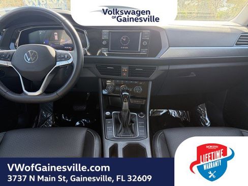 Used 2024 Volkswagen Jetta SE image 12