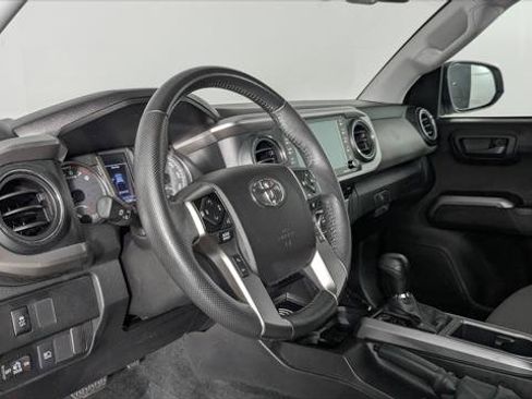 Used 2022 Toyota Tacoma SR5 RWD image 23