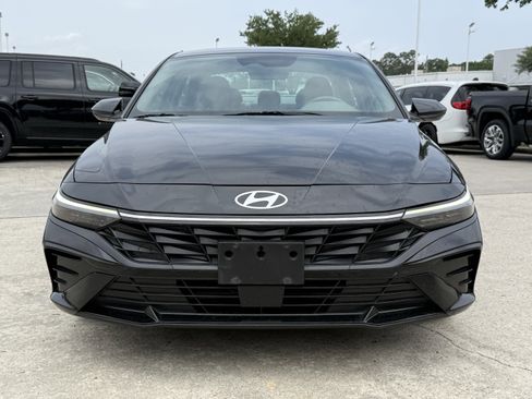 Used 2025 Hyundai Elantra SEL FWD image 11