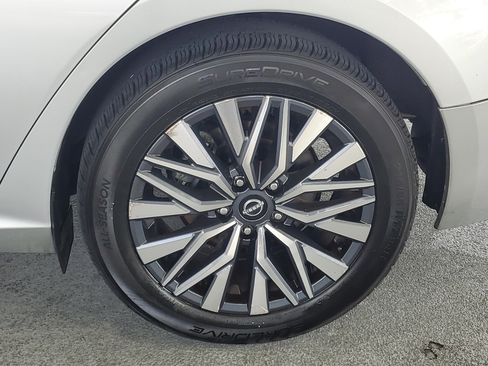 Used 2023 Nissan Altima 2.5 SV FWD image 7